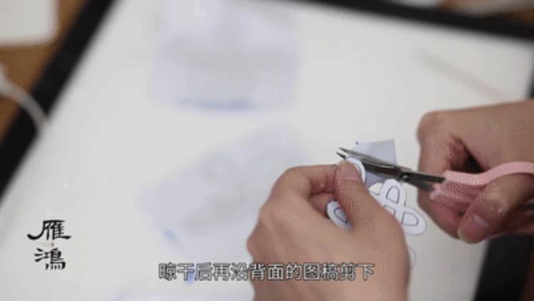 易拉罐做京剧凤冠「易拉罐制作京剧凤冠她手上的活绝了」