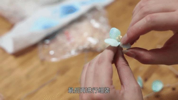 易拉罐做京剧凤冠「易拉罐制作京剧凤冠她手上的活绝了」