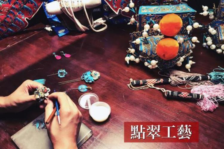 国庆节戏曲曲艺晚会「央视国庆开播戏曲讲坛梨园门道在这里都能找到答案」