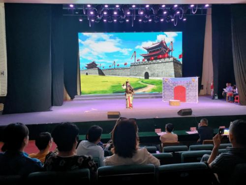 爱跳舞戏曲演员叫什么来着呢